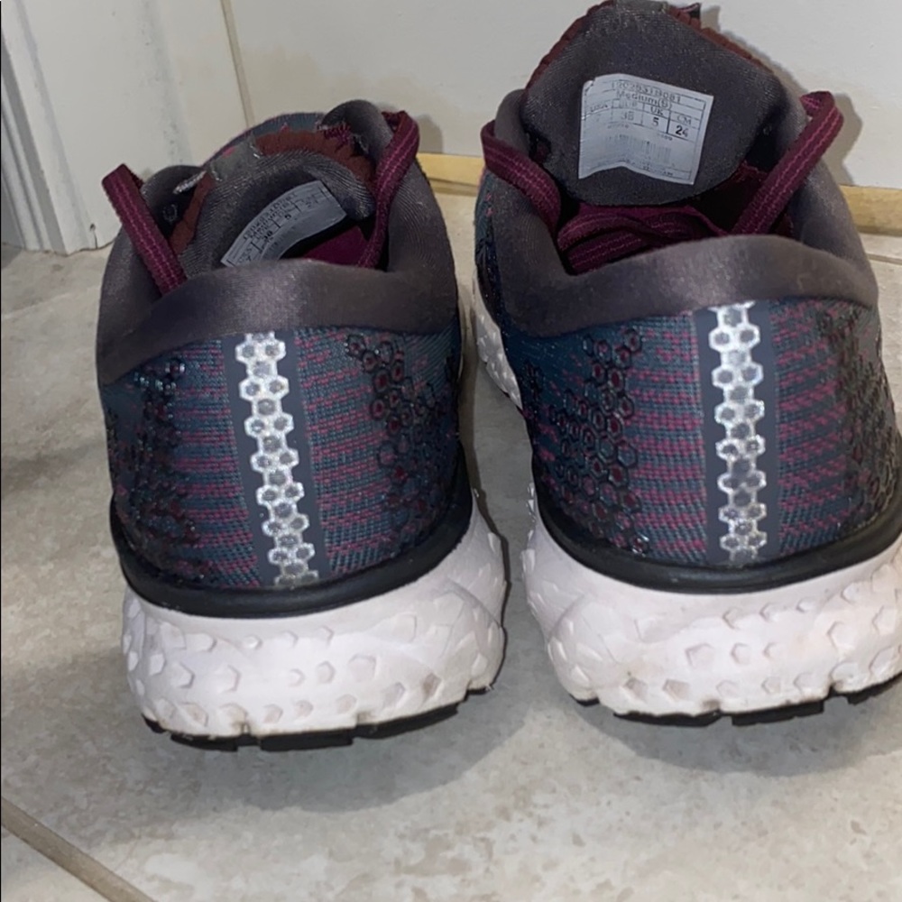 Brooks Grey and maroon size 7.5 women running shoe